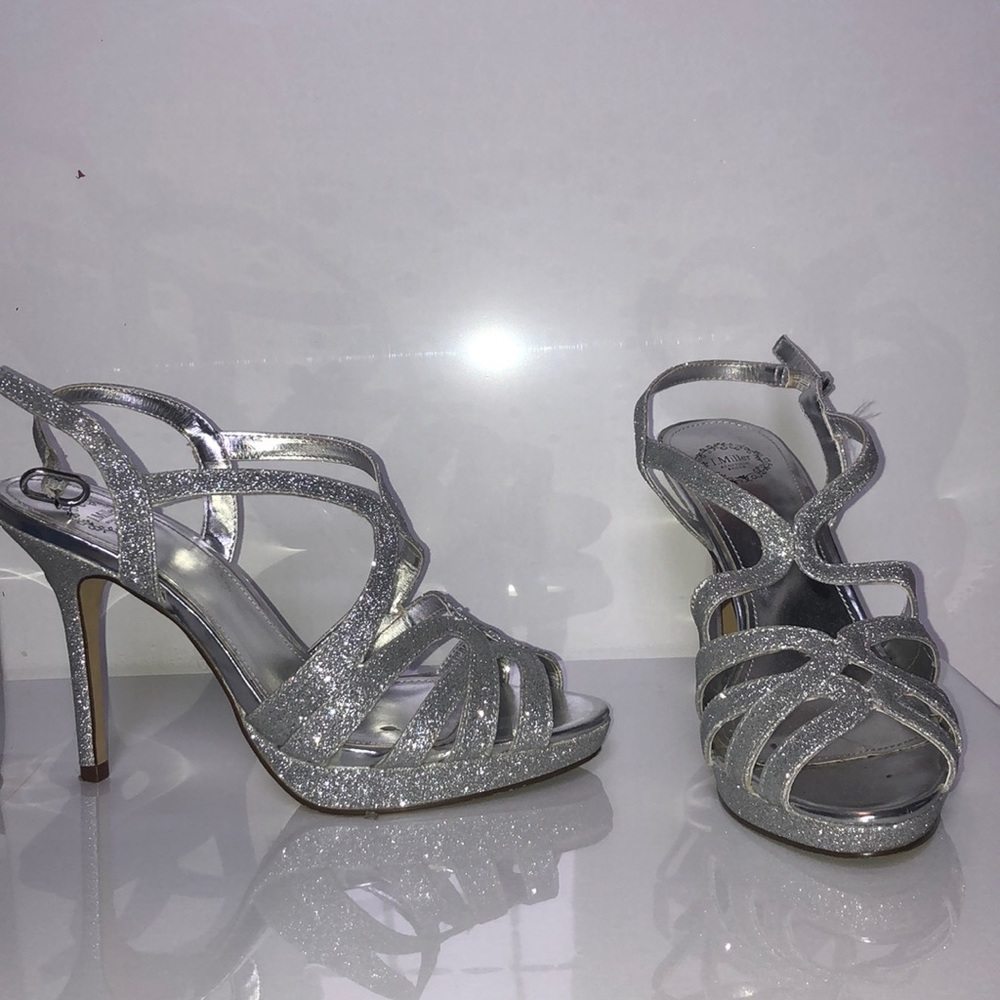 SPARKLY SILVER HEELS